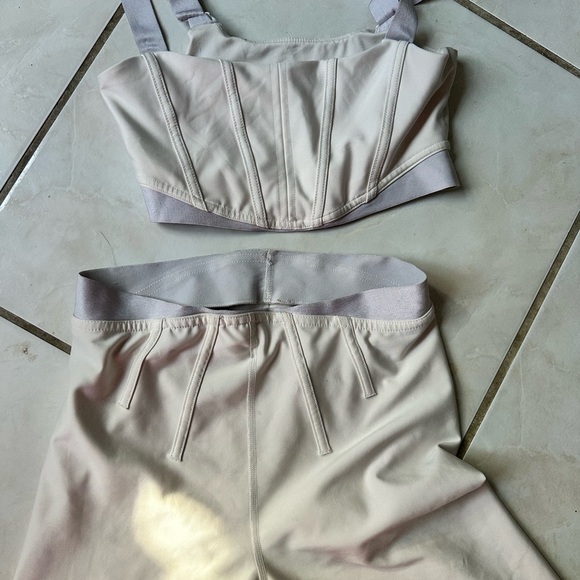 Alo yoga set! Matching top and bite, color is bone in size XS! Top has ribbing - Picture 2 of 3